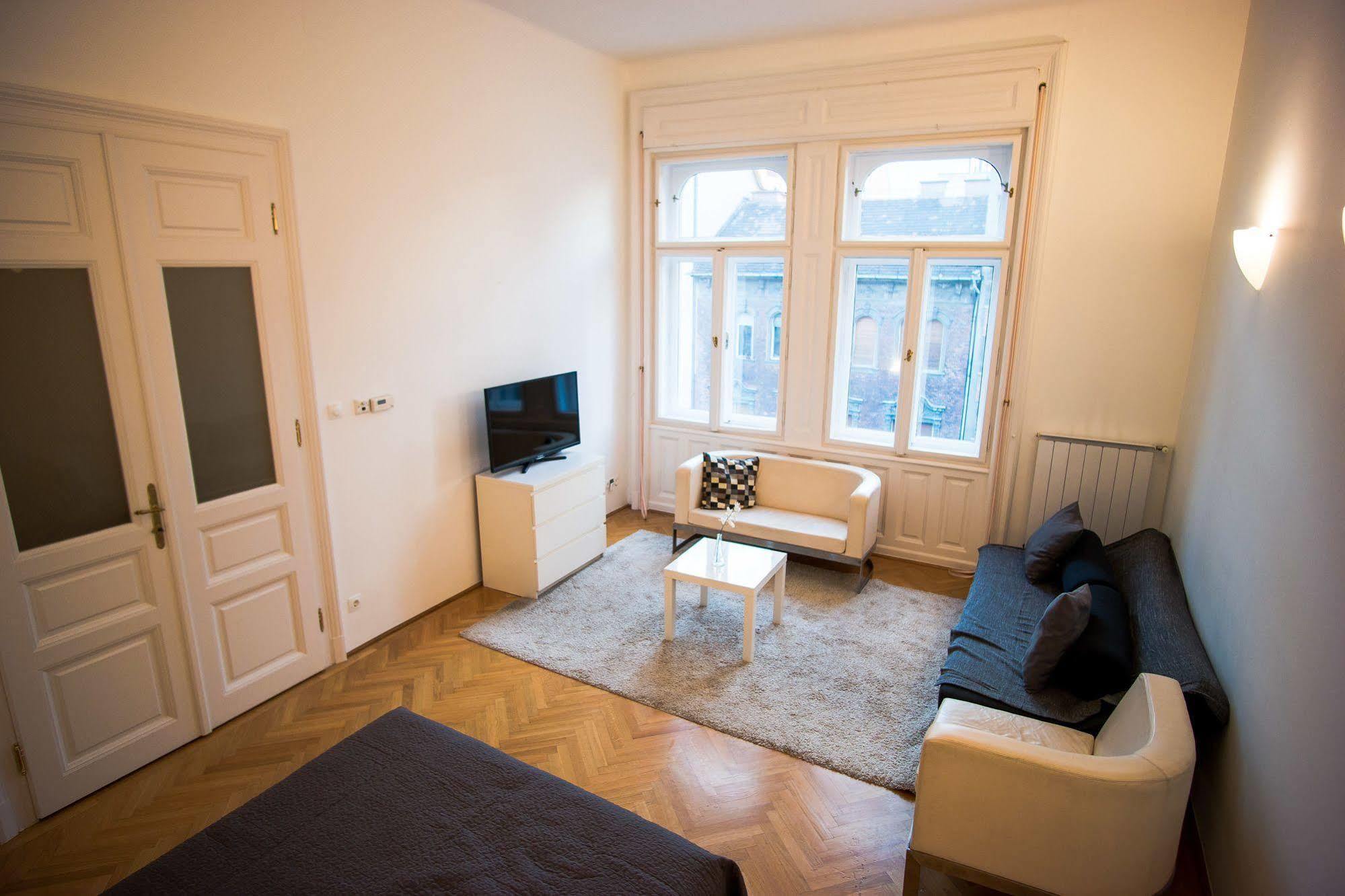 Opera Guesthouse Budapest Exterior photo
