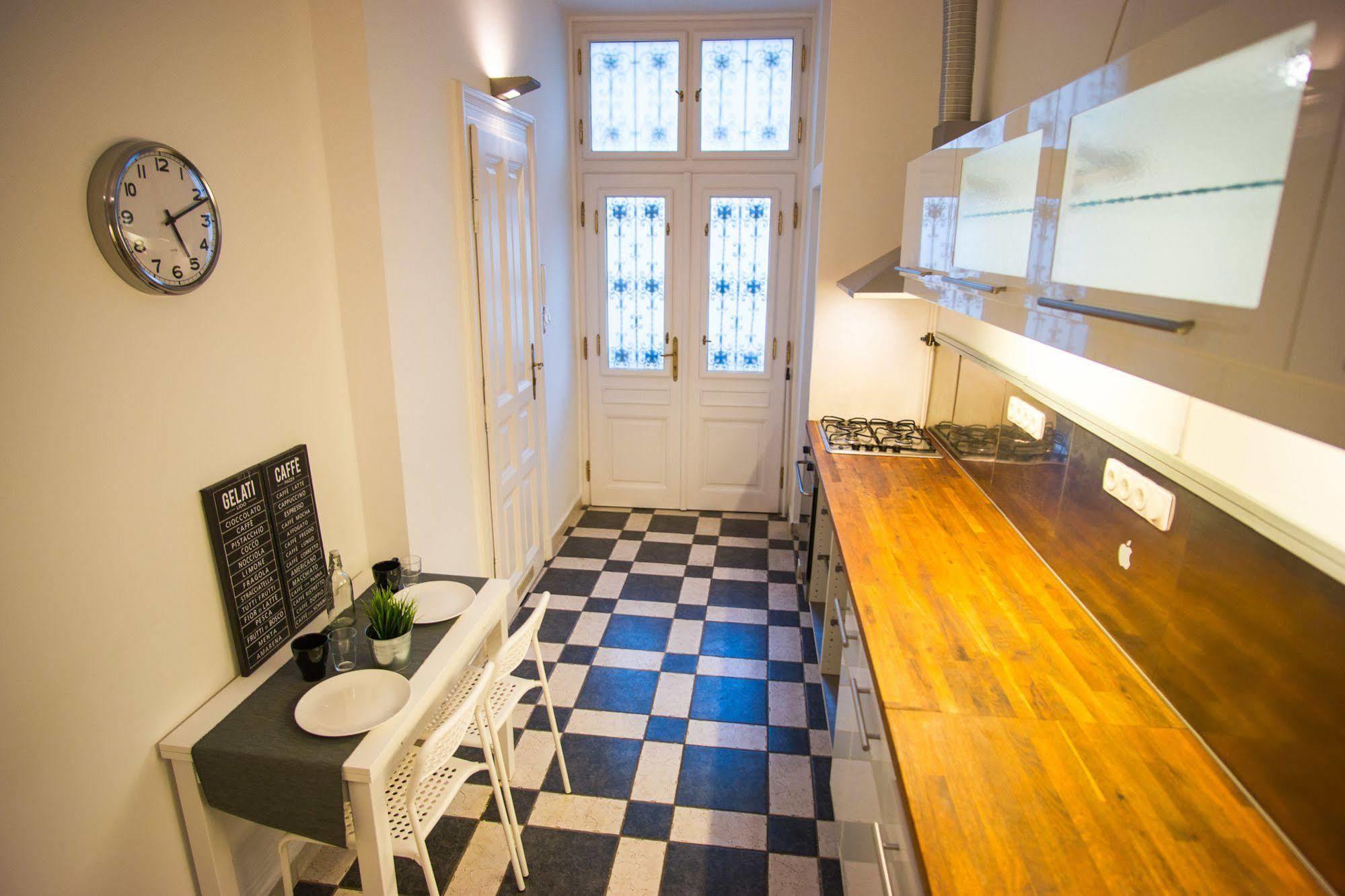 Opera Guesthouse Budapest Exterior photo