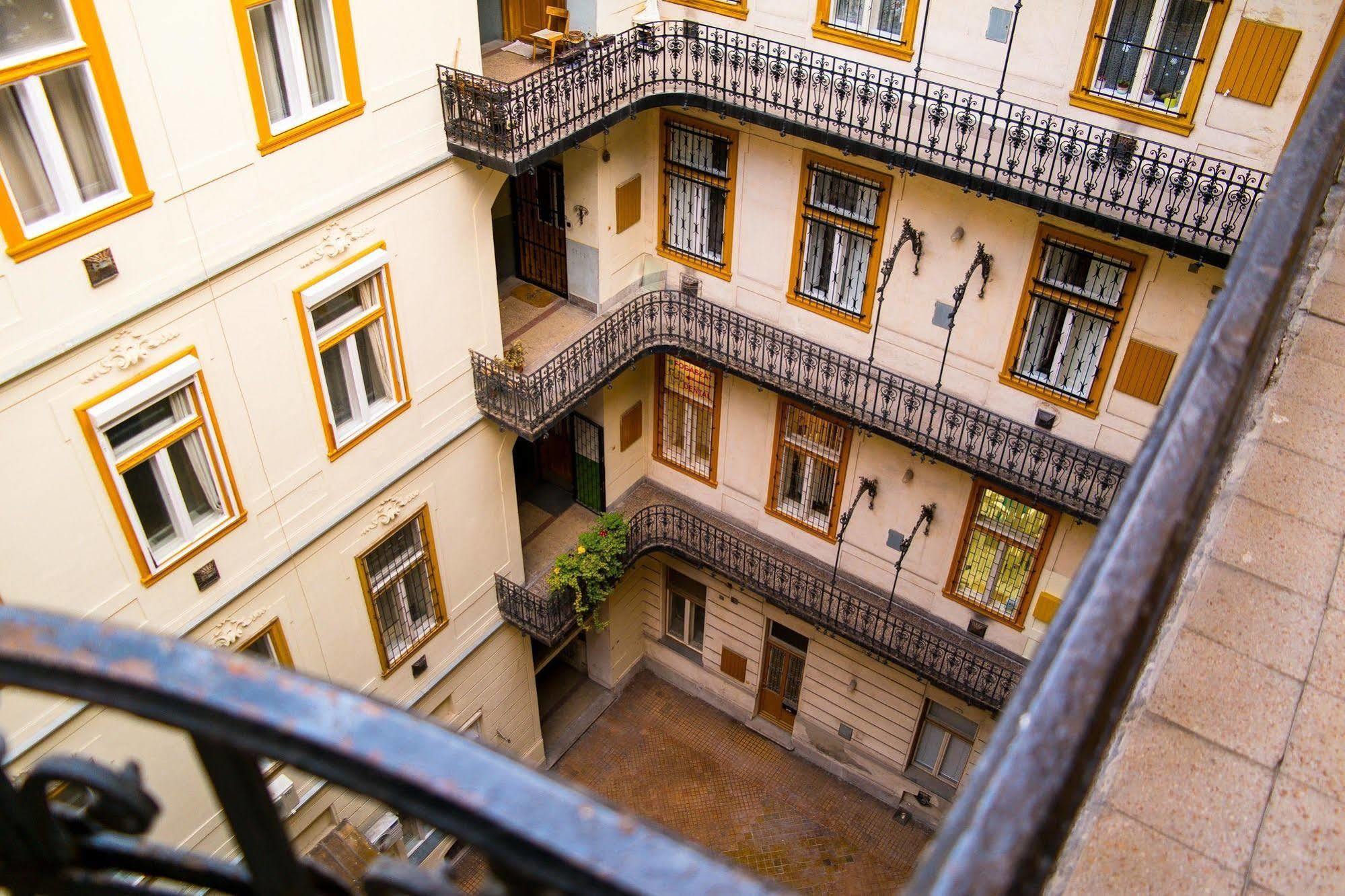 Opera Guesthouse Budapest Exterior photo